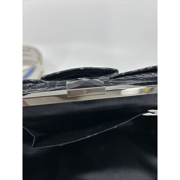 Sondra Roberts Designer Clutch Evening Shoulder Bag Silver Satin Chain Strap - Picture 7 of 12